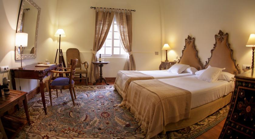 Отель Hotel Hacienda Montenmedio