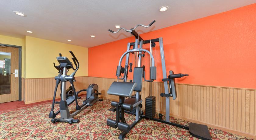 Отель Rodeway Inn & Suites Wisconsin Madison-Northeast