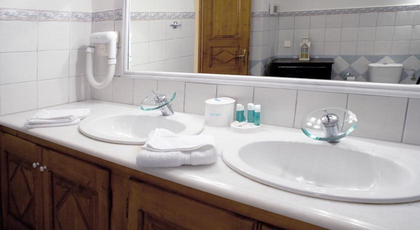Отель Anteliz Suites