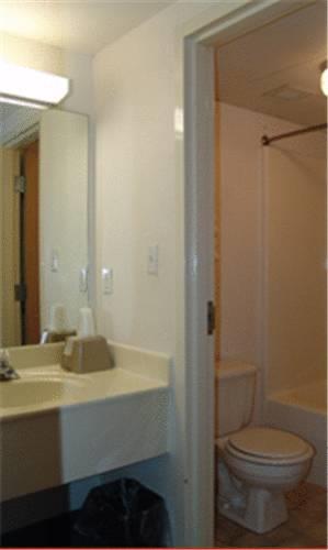 Отель The Brick House Hotel