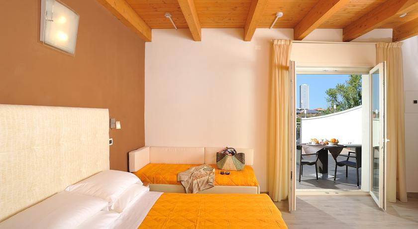 Отель Hotel Favorita
