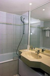 Отель Hôtel Latitudes Golf De Toulouse Seilh