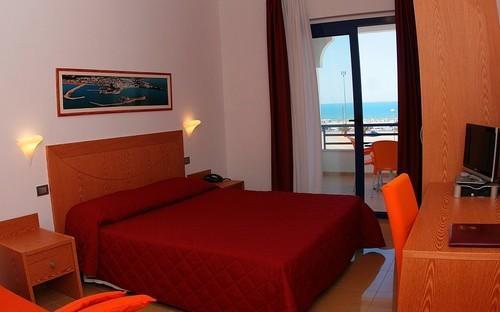 Отель Hotel Yria