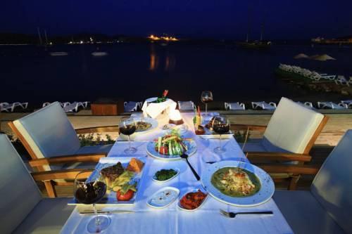 Отель The Luvi Hotel