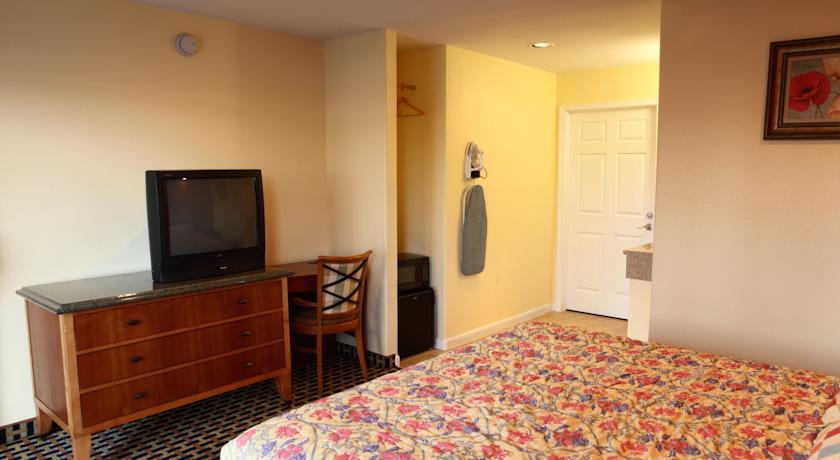 Отель Bay Breeze Inn