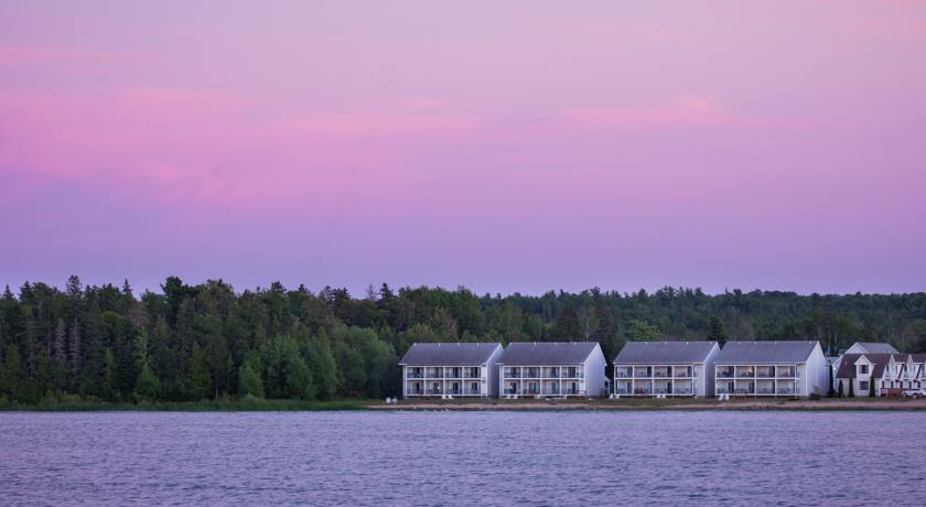 Отель Clearwater Lakeshore Motel