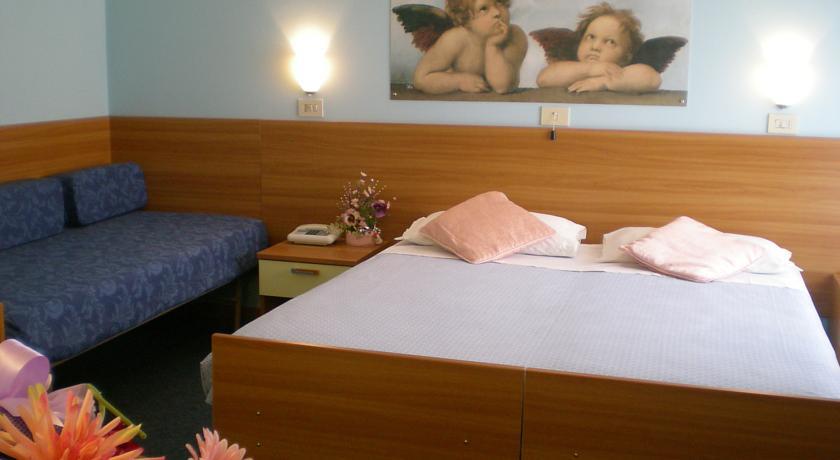 Отель Hotel Lory