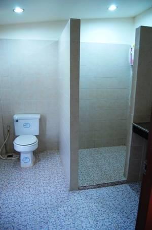 Гостевой дом Baan Srinimit House & Apartment