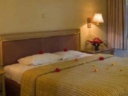 Отель Bali Lovina Beach Cottages