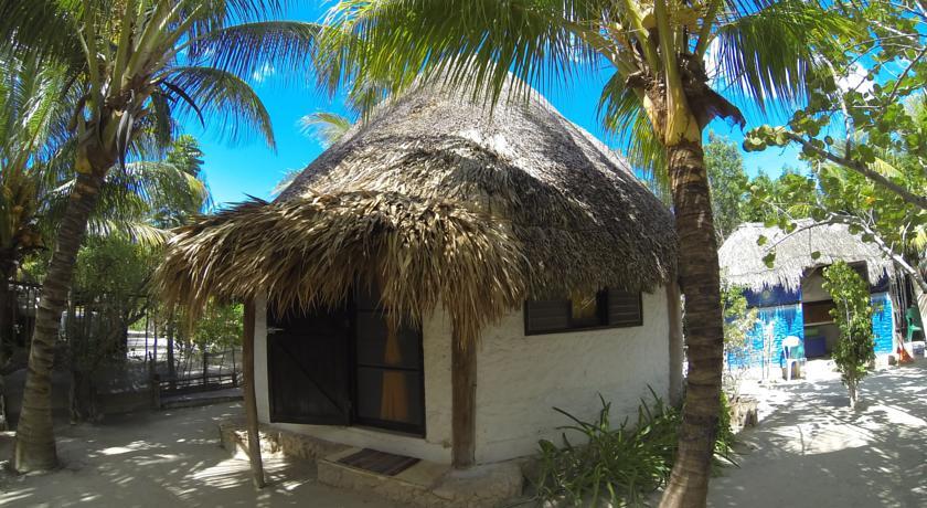 Отель Hostel & Cabanas Ida Y Vuelta Camping