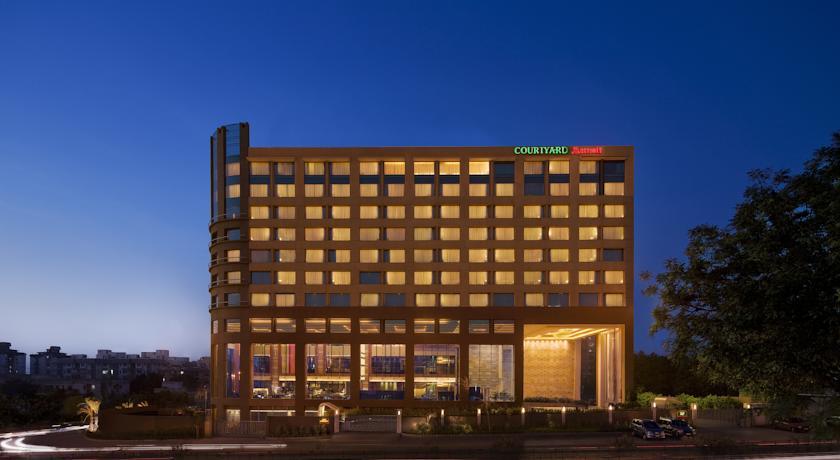 Отель Courtyard By Marriott Ahmedabad