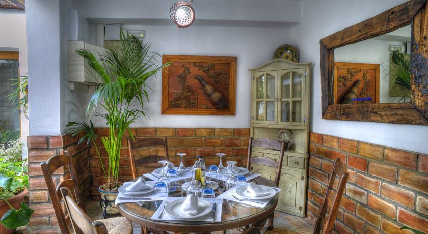 Отель Hotel Almadraba