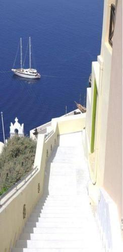 Отель Adamis Majesty Suites