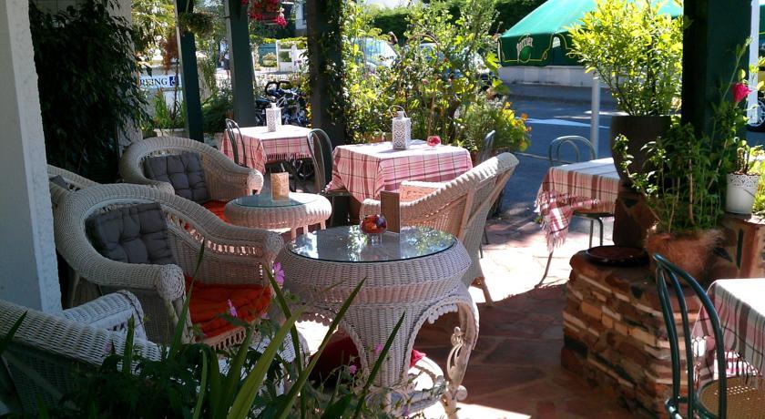 Отель Logis Hôtel Les Tennis Men
