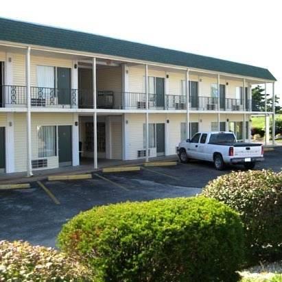 Отель Plaza Inn Springfield