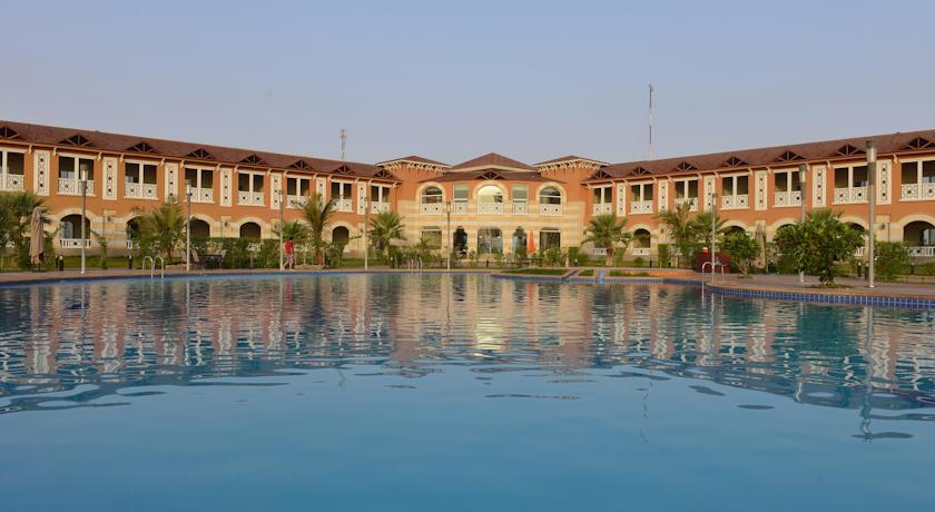 Отель Boudl Half Moon Resort