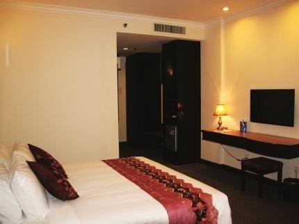 Отель BEST WESTERN Wana Riverside Hotel