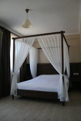 Отель Golden River Hotel