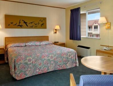 Отель Super 8 Beachfront
