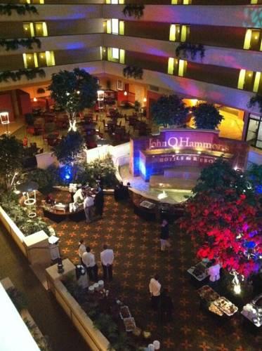 Отель University Plaza Hotel