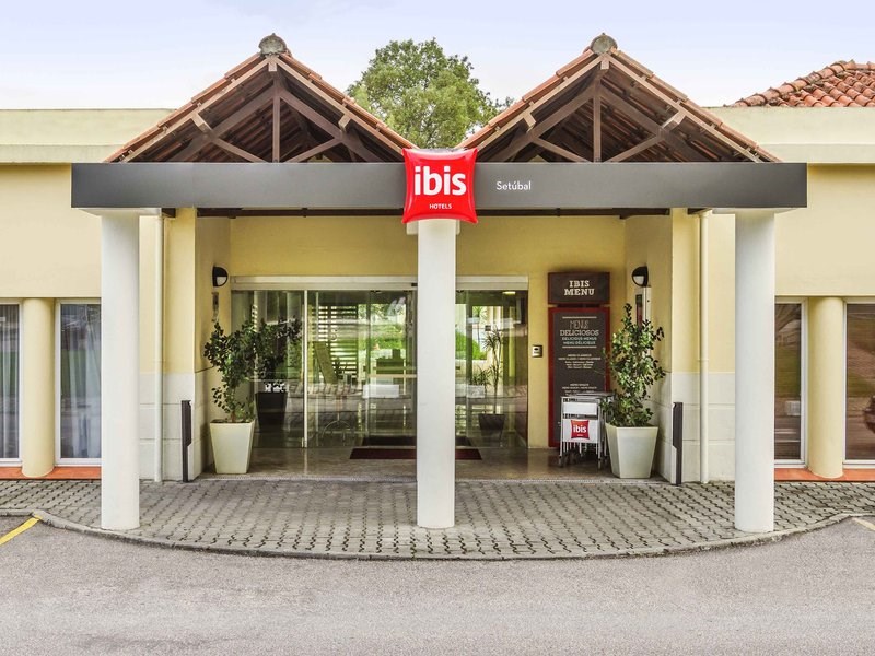 Отель Ibis Setubal