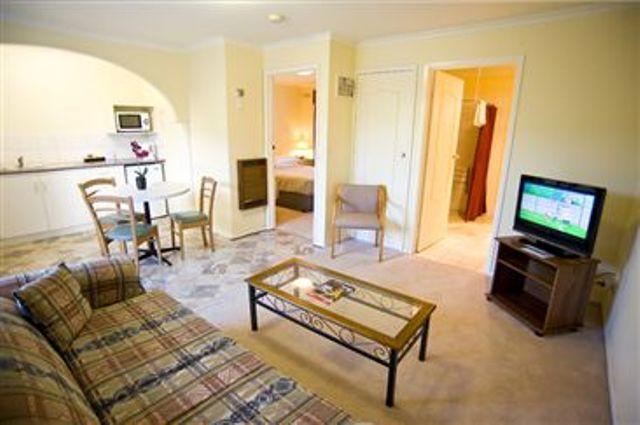 Апартаменты Redwood Manor Motel Apartments