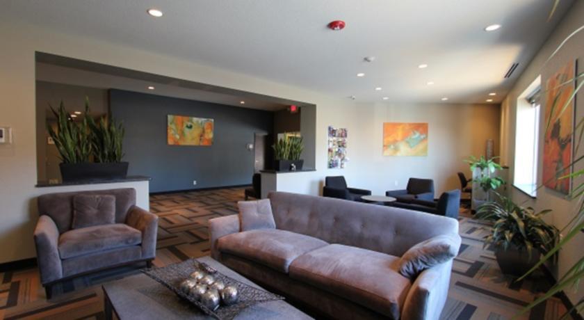 Отель The East Avenue Inn & Suites