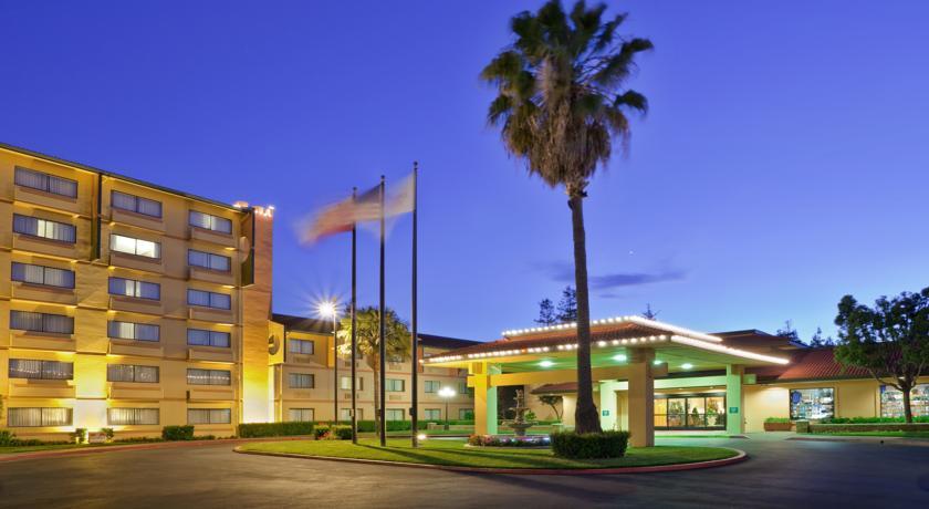 Отель Crowne Plaza Oakland South-Union City