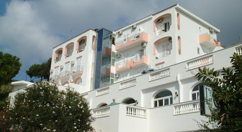 Отель Hotel La Ginestra
