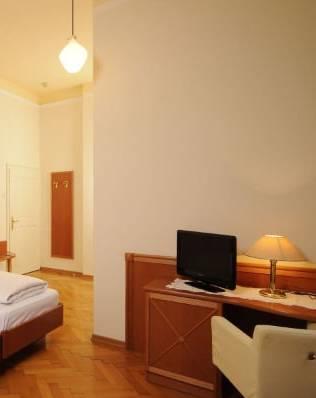 Отель Hotel Jarolim