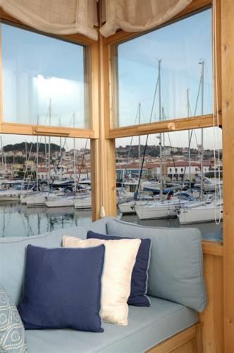 Cesme Marina Konukevi