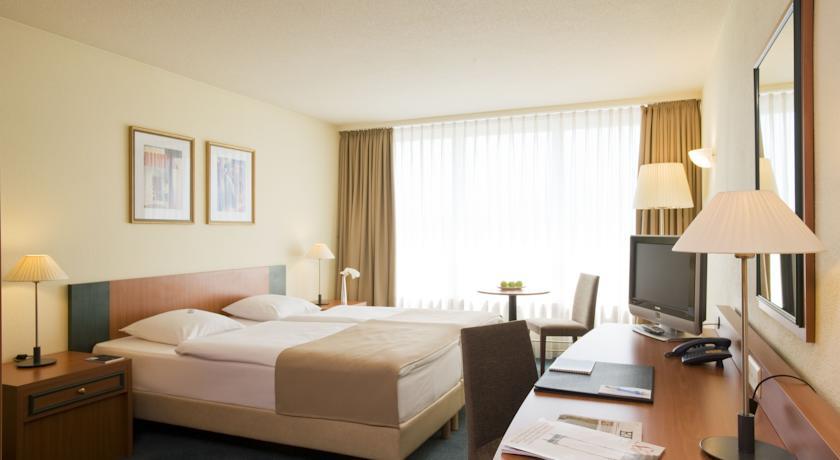 Отель NH Fribourg Hotel
