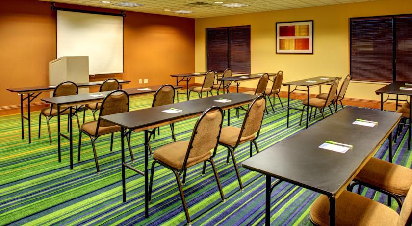 Отель Fairfield Inn & Suites Asheville South/Biltmore Square