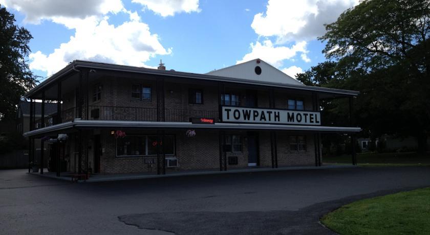 Отель Towpath Motel