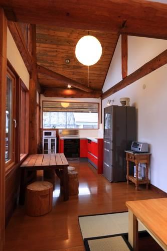 Отель Hakuba Meteor Lodge
