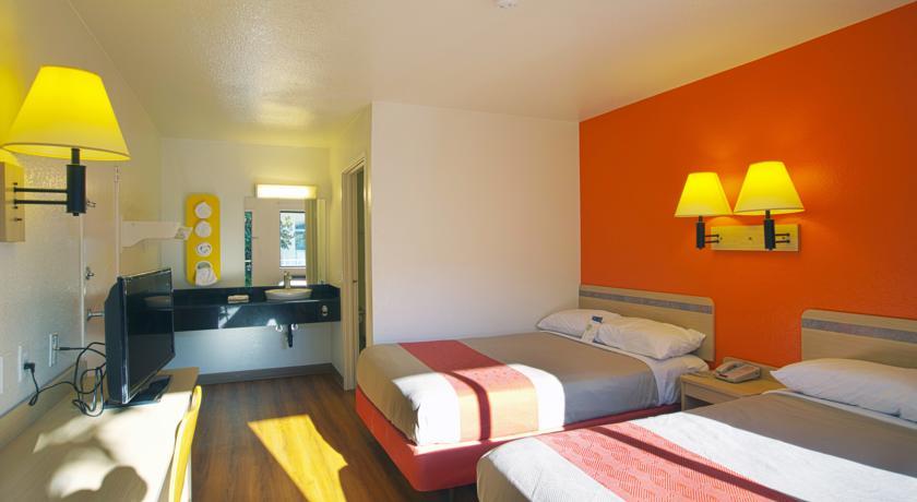 Отель Motel 6 Charleston North