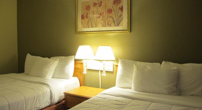 Отель Knights Inn - Medford