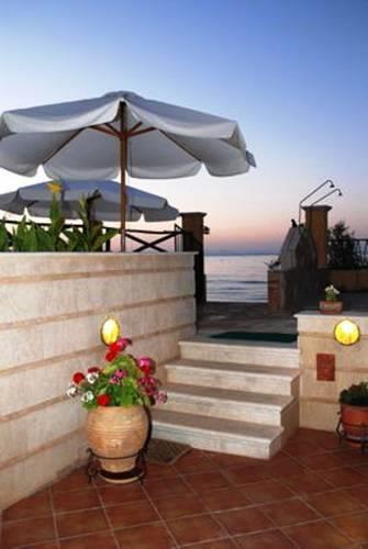 Апартаменты Andreolas Luxury Suites
