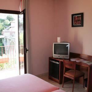 Отель Hotel Sant Quirze De Besora