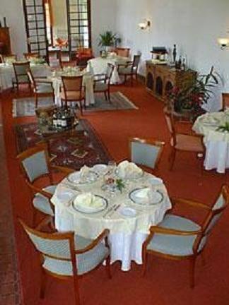 Отель Hôtel Les Fleurs De Lees