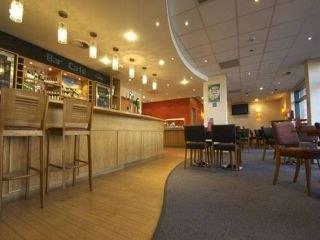 Отель Travelodge Swansea Central