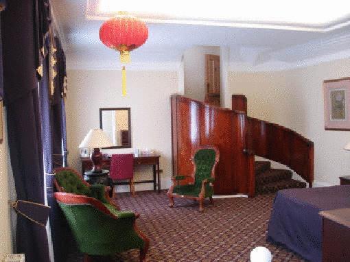 Отель The Royal George Hotel