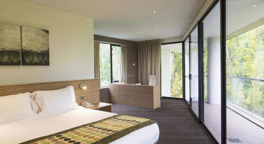 Отель Crowne Plaza Canberra