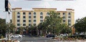 Отель Comfort Inn & Suites