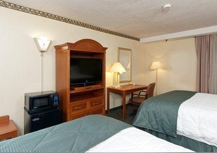 Отель Clarion Inn & Suites