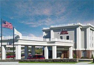 Отель Hampton Inn & Suites Middletown, RI
