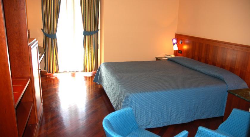 Отель Hotel Michelangelo Palace