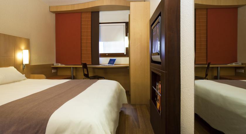 Отель Ibis Paris Pont de Suresnes