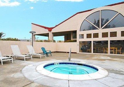 Отель Quality Inn & Suites