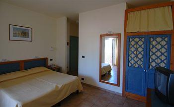 Отель Orovacanze Club Eurovillage Nausicaa